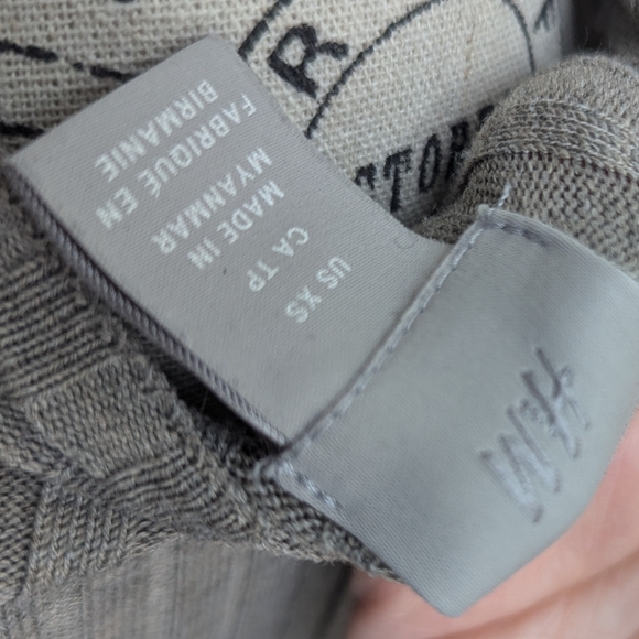 H&M super stretchy mock neck tan long-sleeved top - Picture 3 of 3